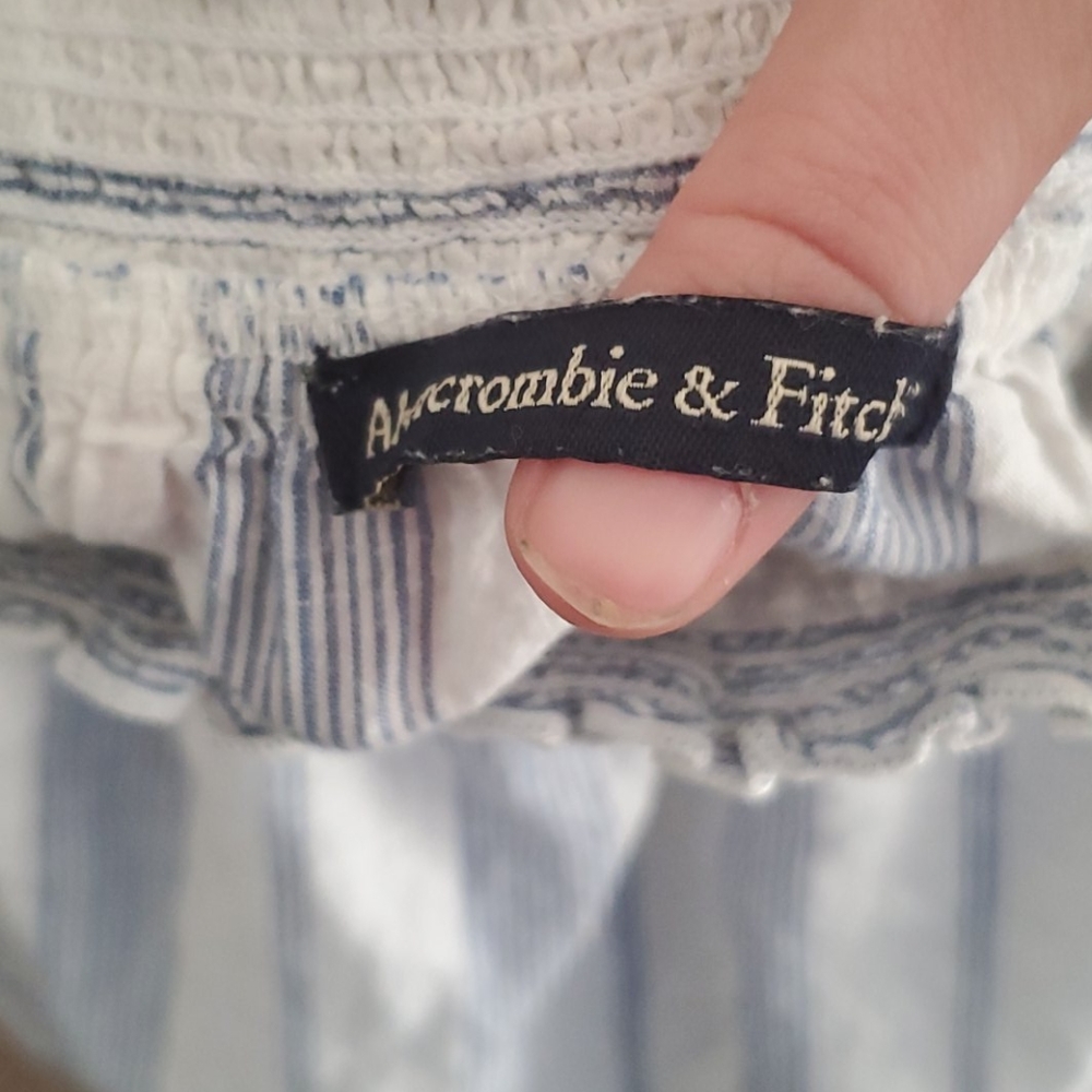 Abercrombie and fitch off the shoulder strip cropped  shirt. - Picture 3 of 6